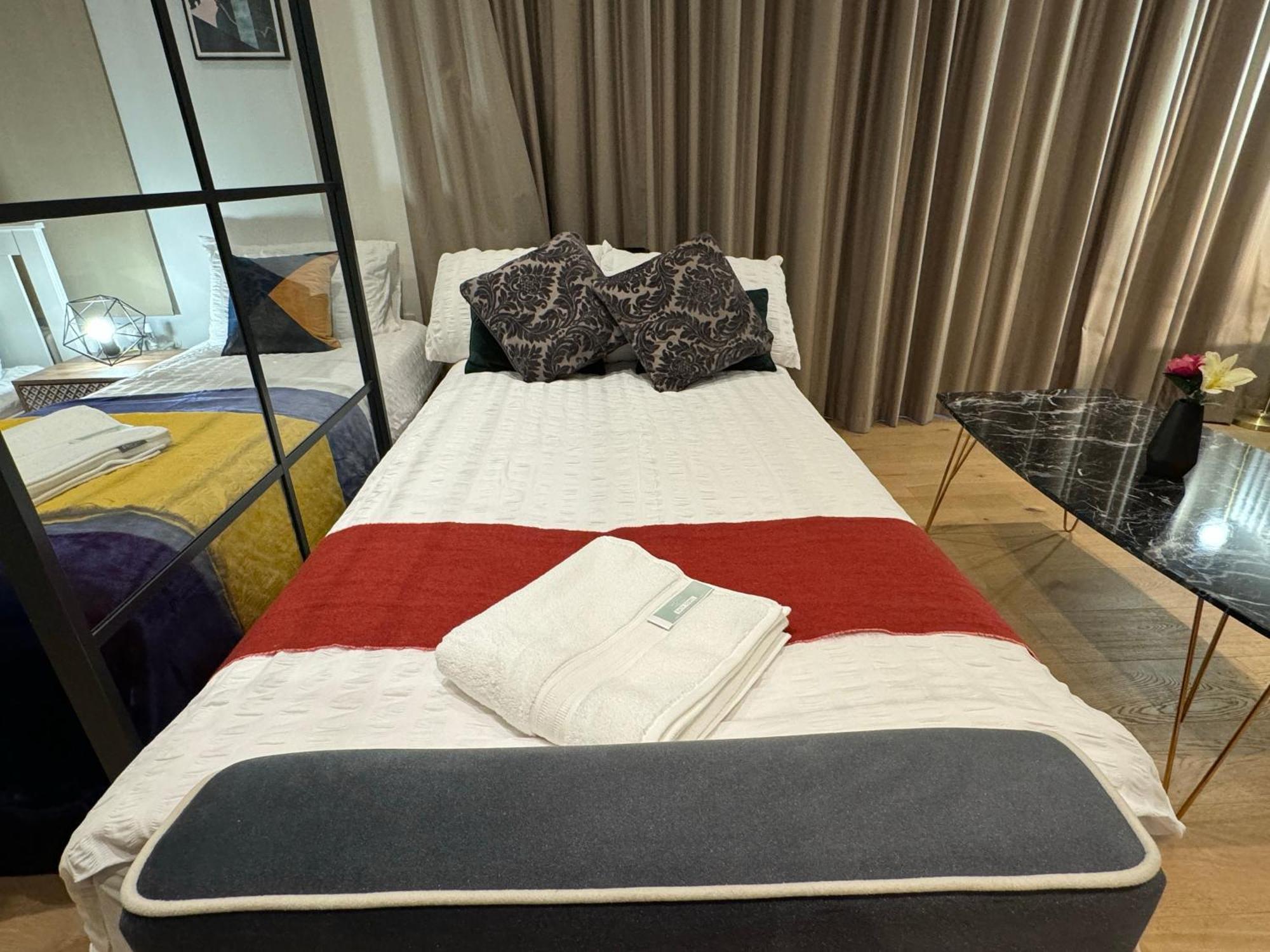 Amazing Cosy Apartment, Next To O2 Arena And Close To London Excel, Secure Parking Dış mekan fotoğraf